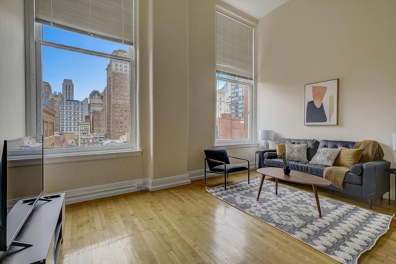 Frontdesk I The Cosmopolitan Apts Philadelphia Apartment Room photo